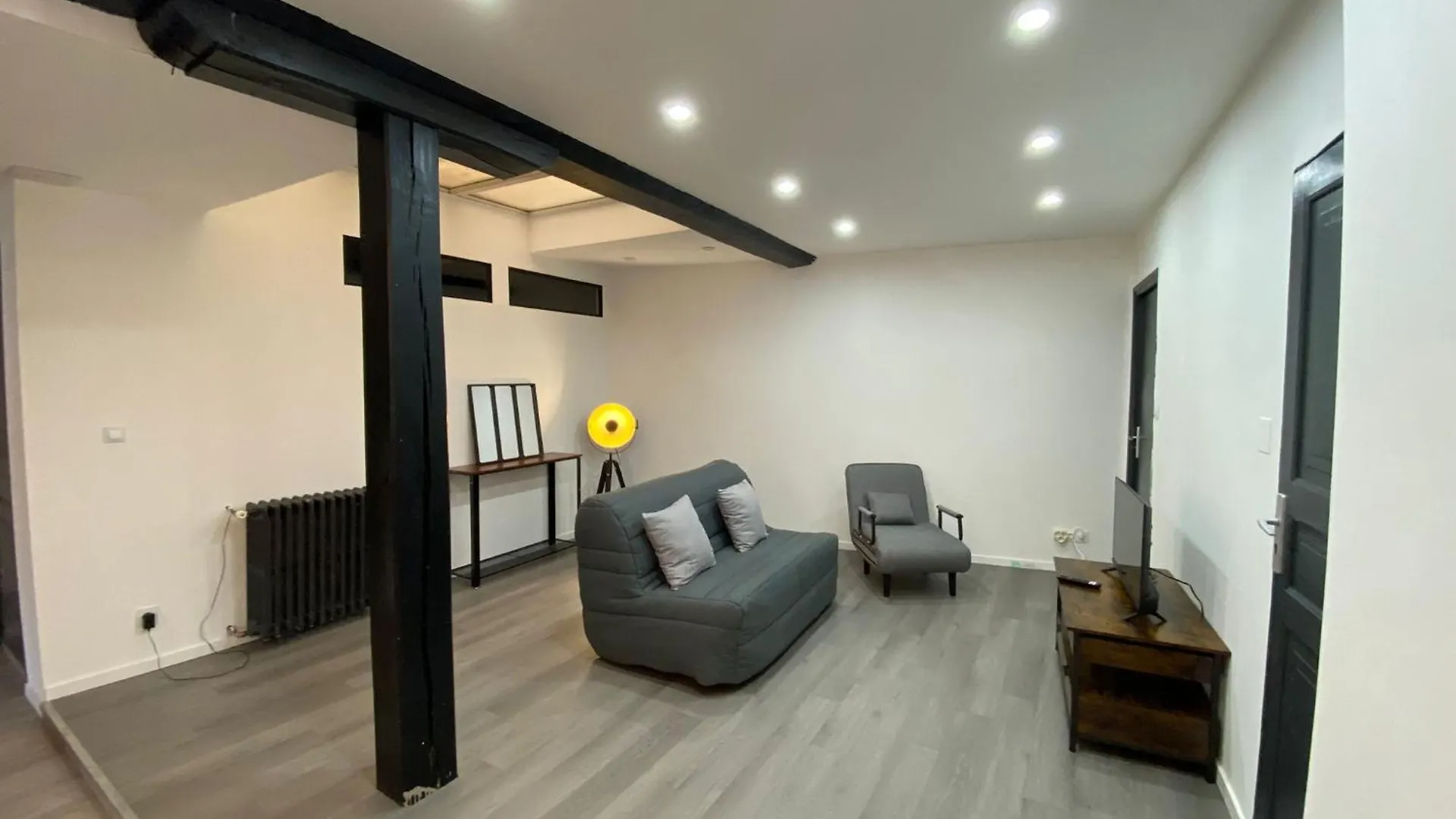 Grand Logement Centre Foix 120M2-3Chambres-2Sdb-2Wc צרפת